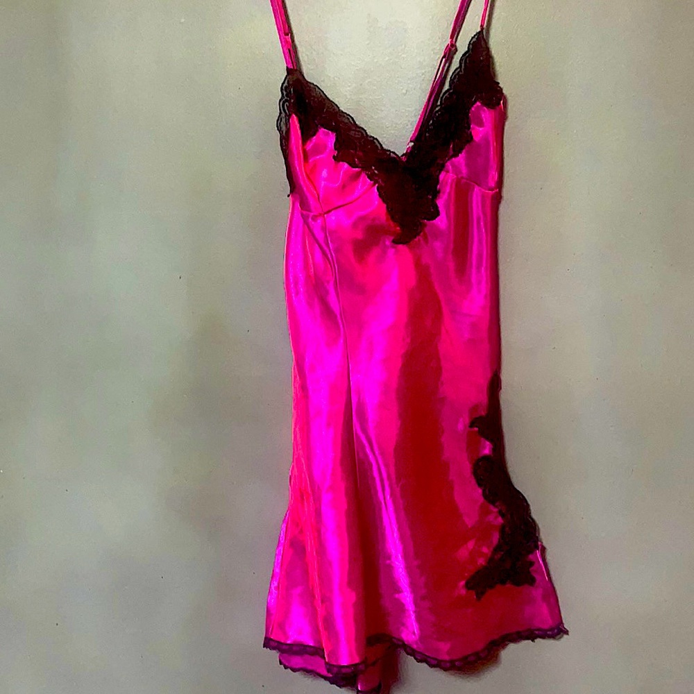 Hot pink/black lace outline mini babydoll lingerie